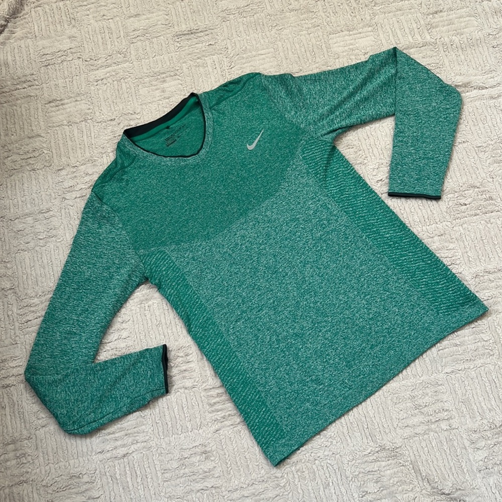 Nike Golf modern fit dri-fit long sleeve v-neck t-shirt Size Small
